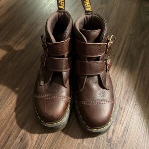 DR MARTENS DEVON FLOWER BUCKLE GRIZZLY LEATHER PLATFORM BOOTS